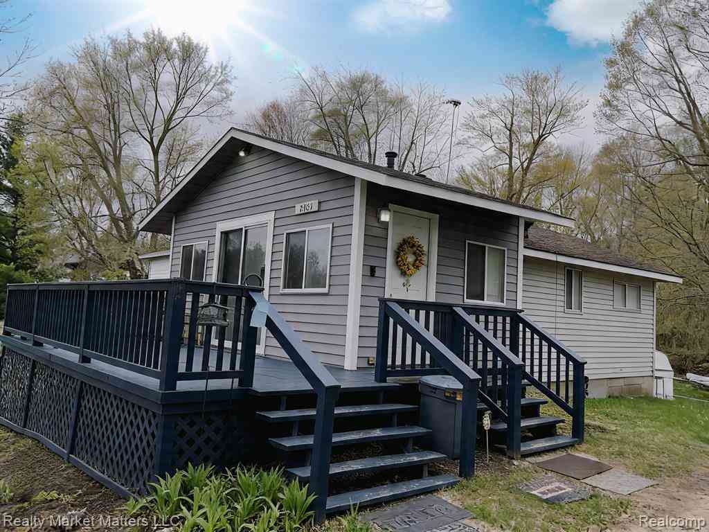 Homes For Sale - 2543 Henry Road <br/> Lapeer, MI 48446