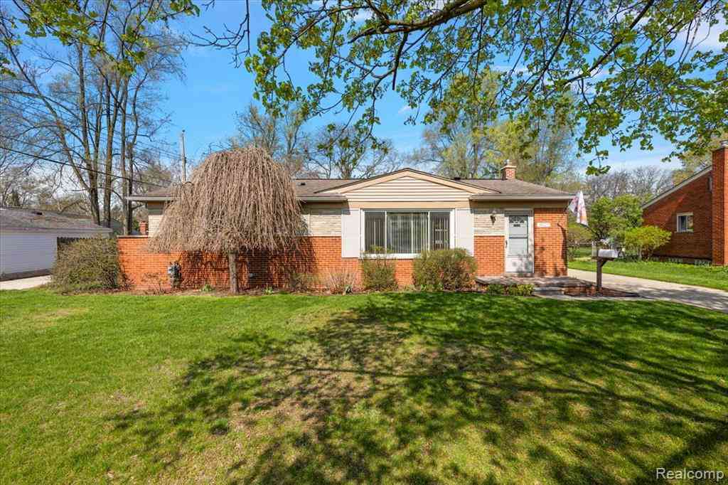 Homes For Sale - 19323 Ingram Street <br/> Livonia, MI 48152