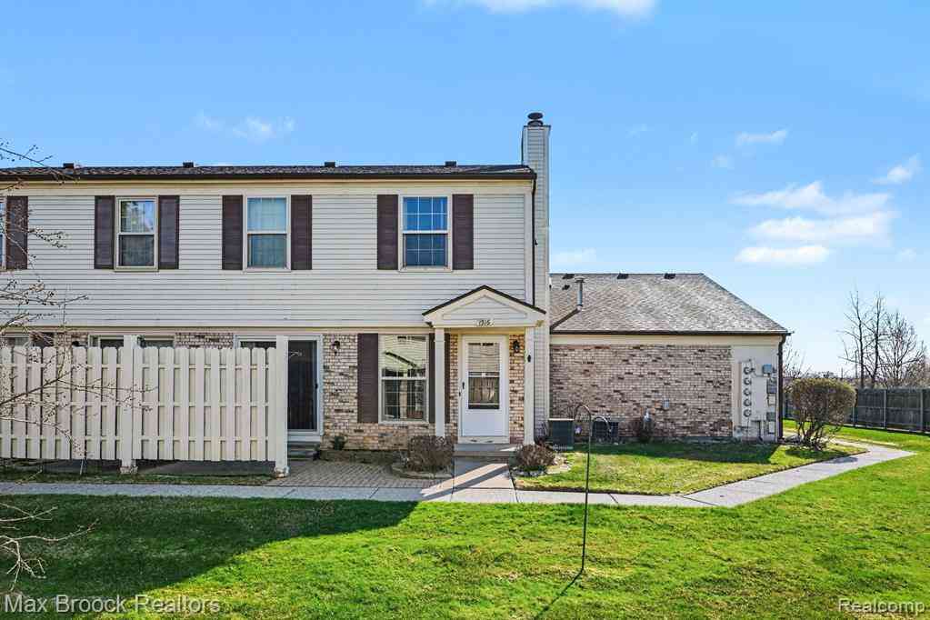 Condo For Sale - 1516 S Dover Hill  S S #23<br/> Walled Lake, MI 48390
