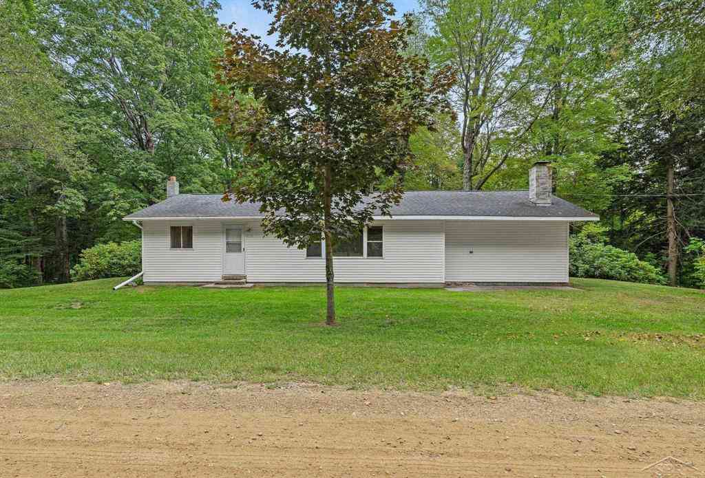 Homes For Sale - 20686 Lakola Road <br/> Osceola County, Tustin, MI 49688