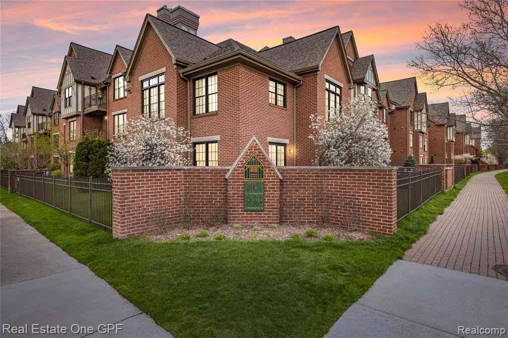 Condo For Sale - 12 Pointe Park Place <br/> Grosse Pointe Park, MI 48230