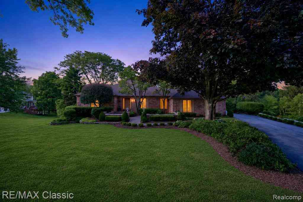 Homes For Sale - 12648 Portsmouth Court <br/> Plymouth, MI 48170