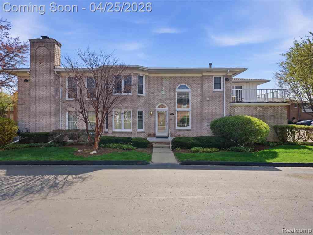 Condo For Sale - 118 Windwood Pointe  <br/> Saint Clair Shores, MI 48080