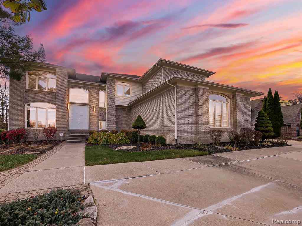 Homes For Sale - 6310 Branford Drive <br/> West Bloomfield, MI 48322