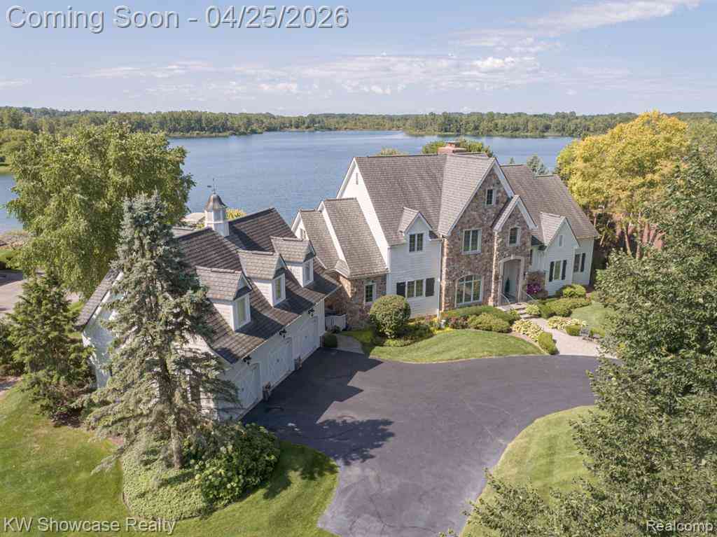 Homes For Sale - 4334 Terra Ridge Drive <br/> Milford, MI 48381