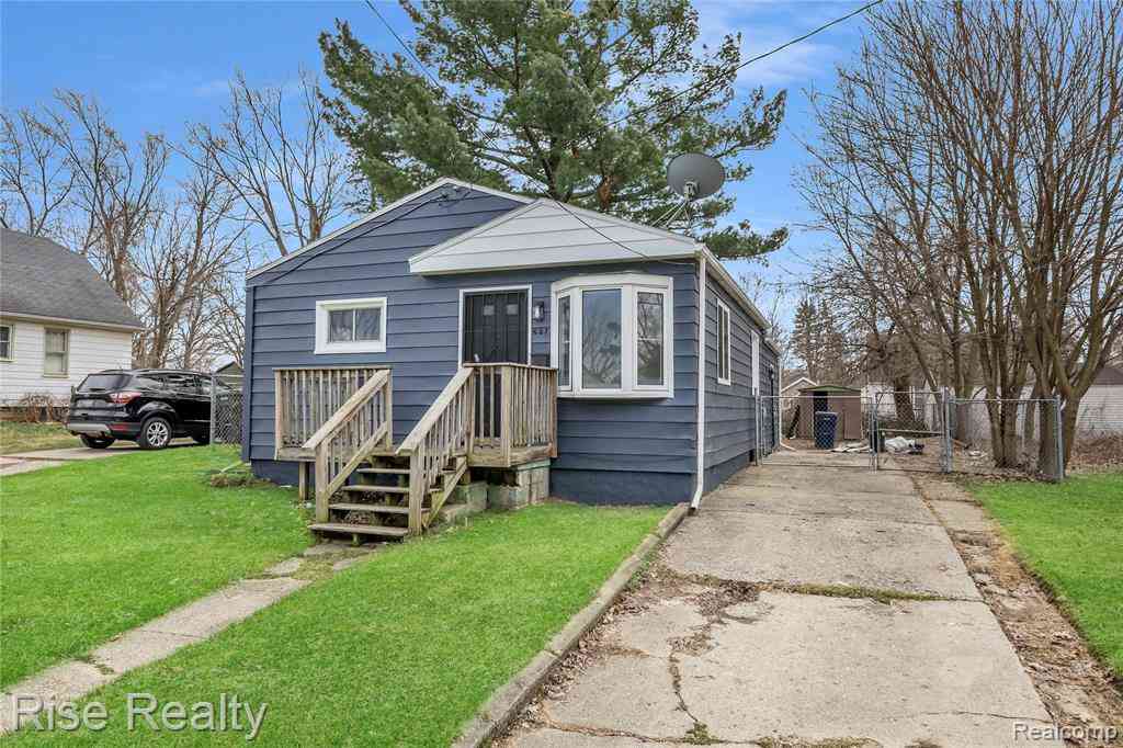 Homes For Sale - 657 Barrie Avenue <br/> Flint, MI 48507