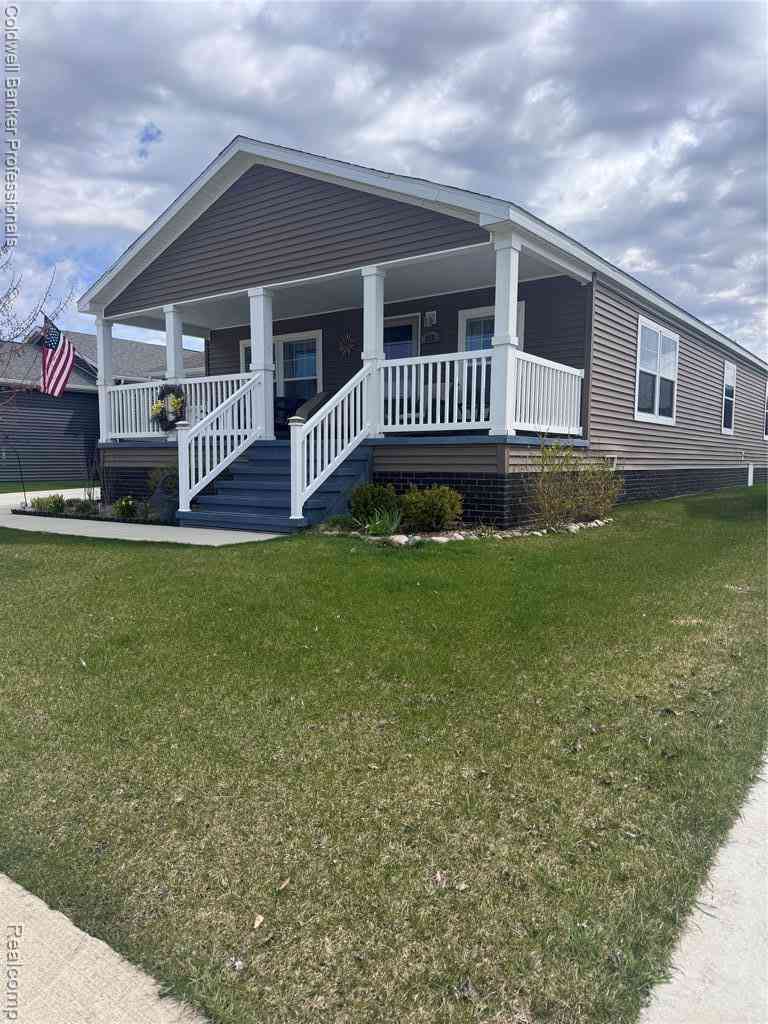 Homes For Sale - 255 Bonita Court <br/> Lapeer, MI 48446