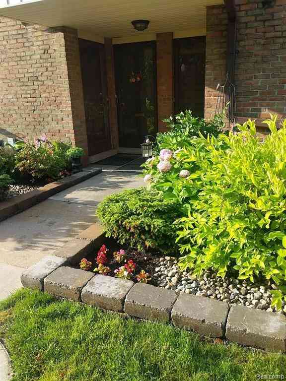 Condo For Rent - 18344 University Park Drive <br/> Livonia, MI 48152