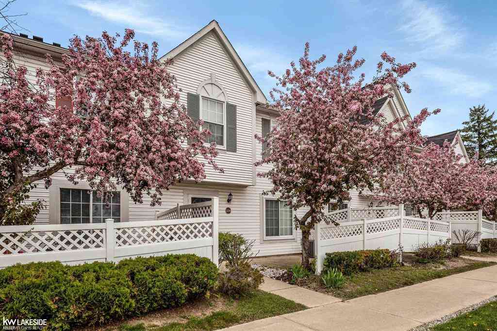 Condo For Sale - 22241 Atlantic  <br/> Farmington Hills, MI 48336