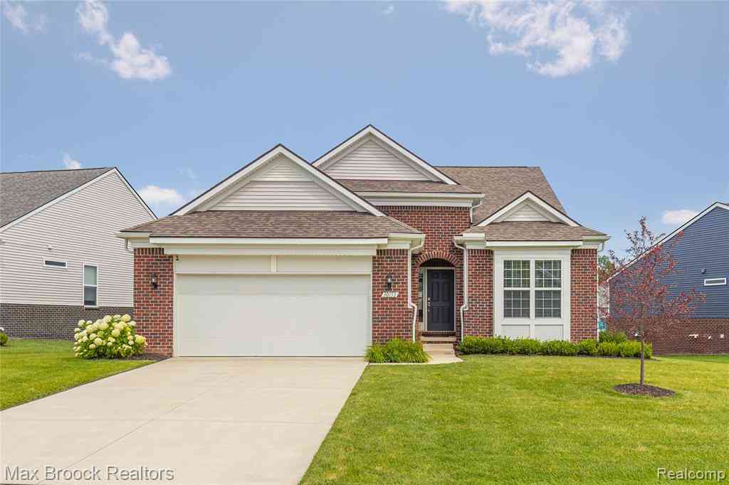 Condo For Sale - 30153 Turtle Creek Circle  <br/> New Hudson, MI 48165