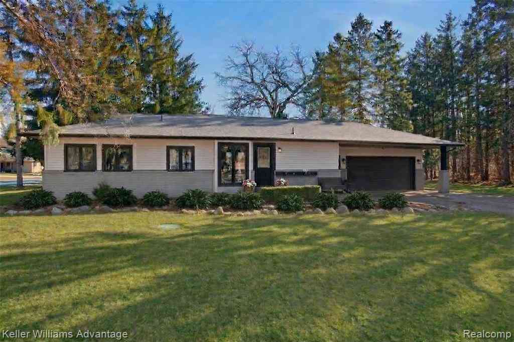 Homes For Sale - 1210 Craven Drive <br/> Highland, MI 48356