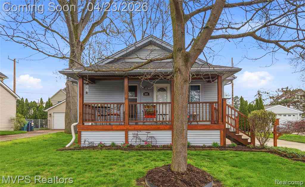 Homes For Sale - 907 Batavia Avenue <br/> Royal Oak, MI 48067