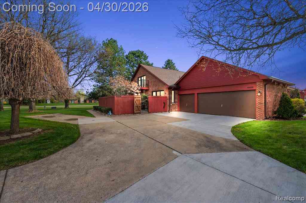 Condo For Sale - 42228 Lochmoor Street <br/> Clinton Township, MI 48038