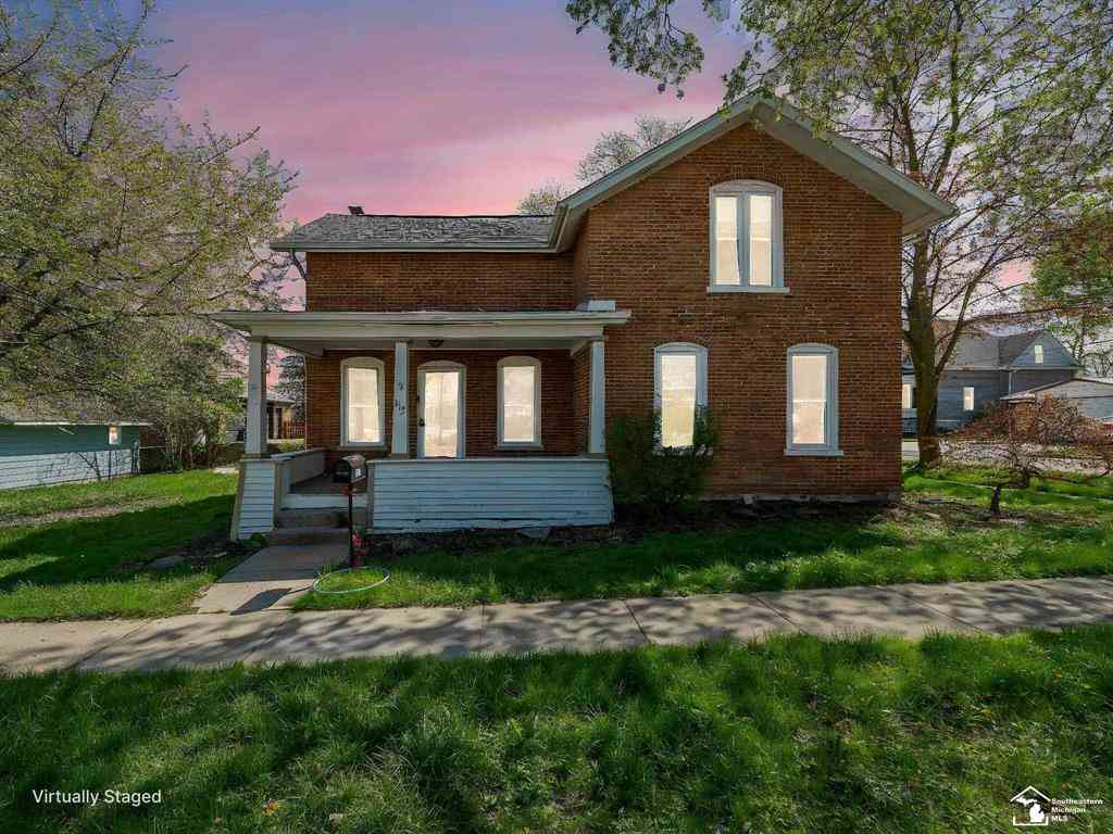 Homes For Sale - 115 Grove Street <br/> Hudson, MI 49247