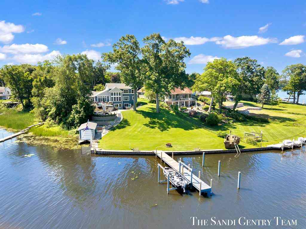 Homes For Sale - 7 Circle Drive <br/> Fruitport, MI 49415