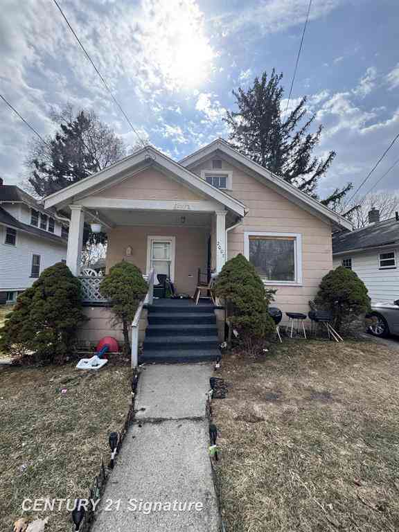 Homes For Sale - 2007 W Genesee Avenue <br/> Saginaw, MI 48602