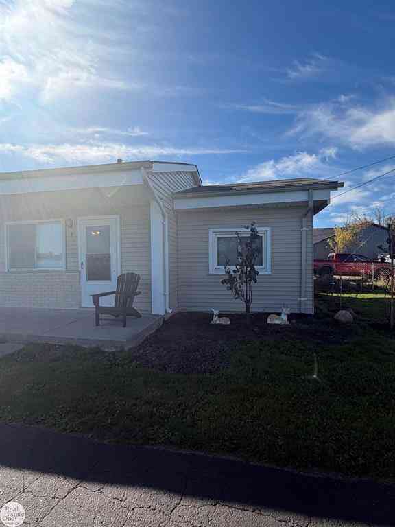 Homes For Rent - 9237 River Rd #3 Road <br/> Algonac, MI 48001
