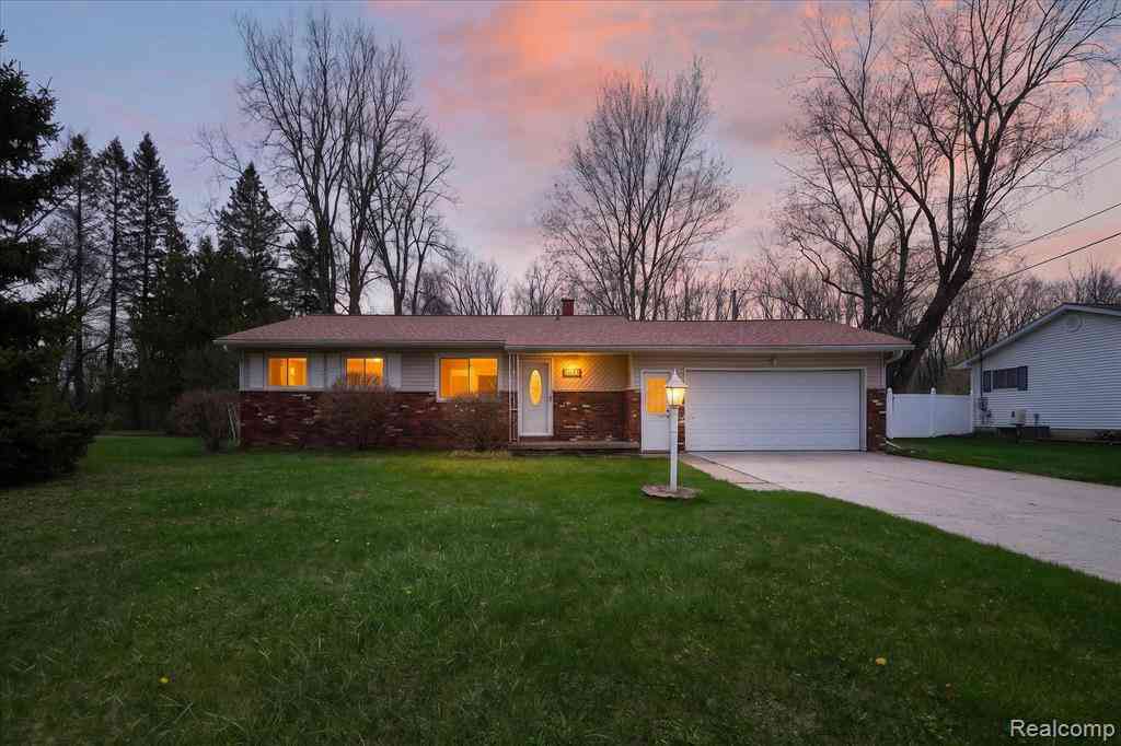 Homes For Sale - 5300 Arnold Drive <br/> Genesee County, Burton, MI 48509