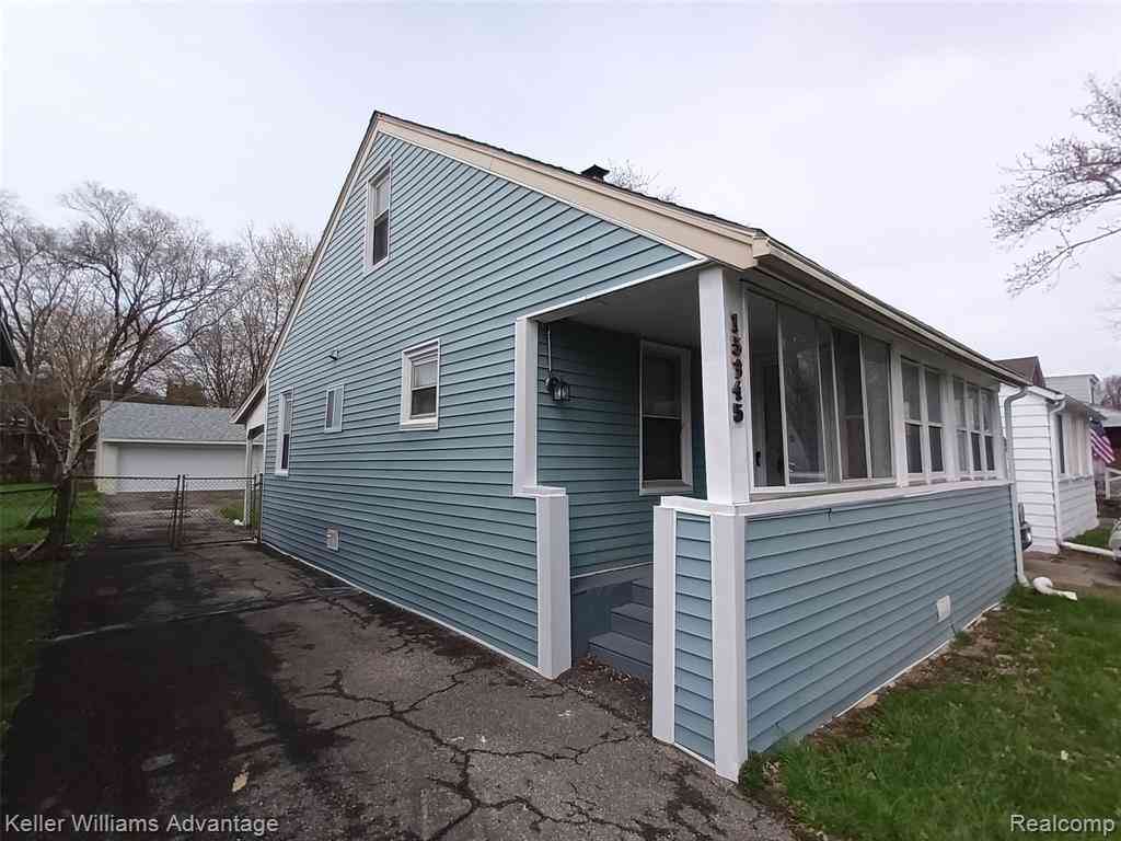 Homes For Rent - 15345 Sumner  <br/> Redford, MI 48239