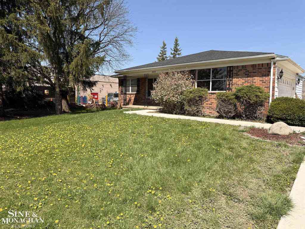 Homes For Sale - 6655 Lee Crest Drive <br/> West Bloomfield, MI 48322