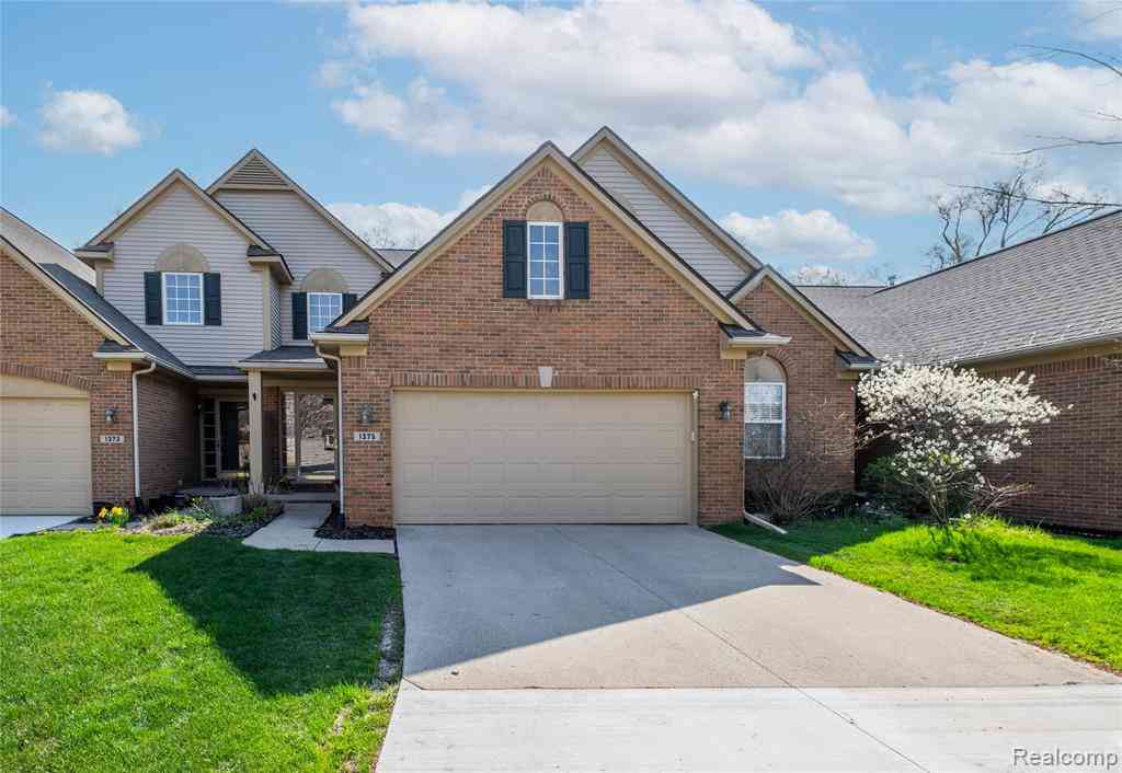 Condo For Sale - 1375 Waverly Drive <br/> White Lake, MI 48386