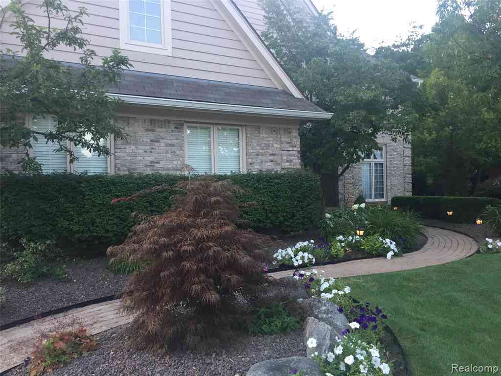 Homes For Rent - 43054 Oxford Court <br/> Novi, MI 48375
