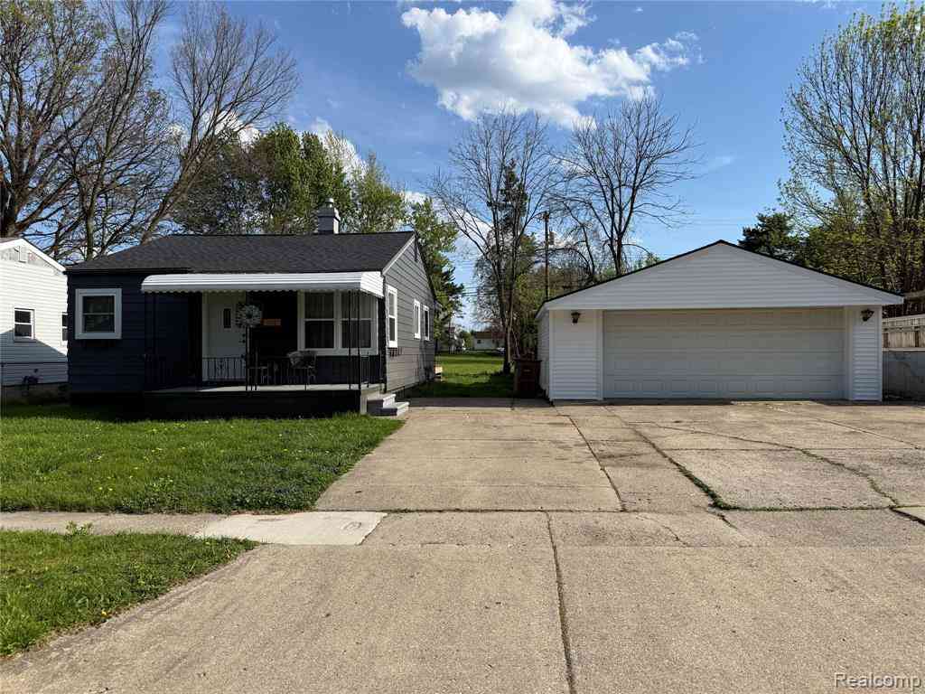 Homes For Sale - 106 E Hopkins Avenue <br/> Pontiac, MI 48340