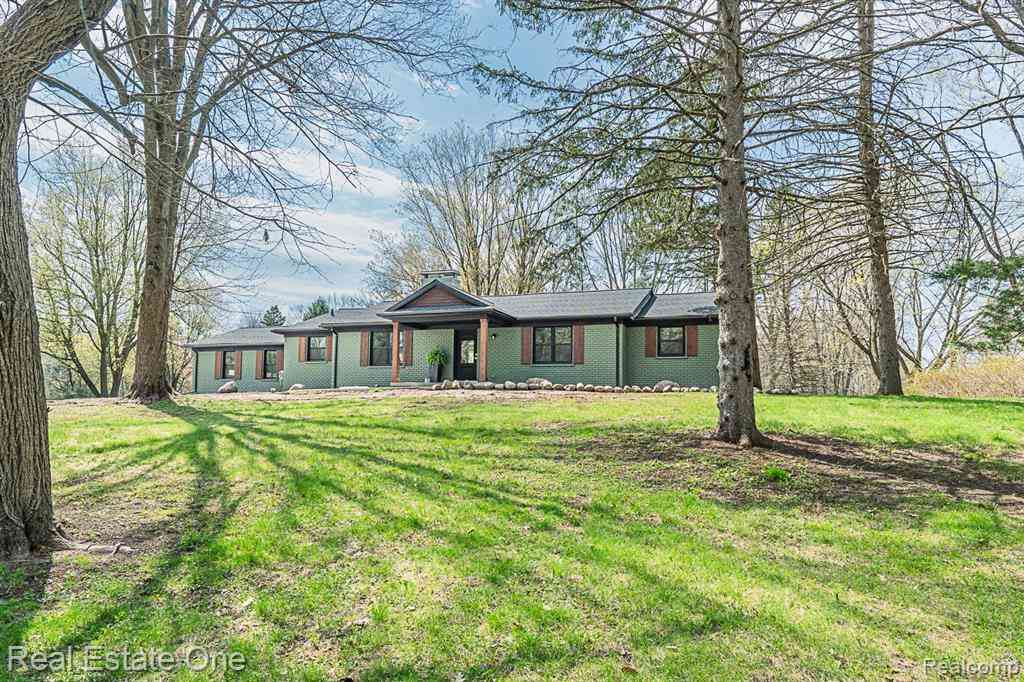 Homes For Sale - 3210 Lake George Road <br/> Oakland, MI 48363
