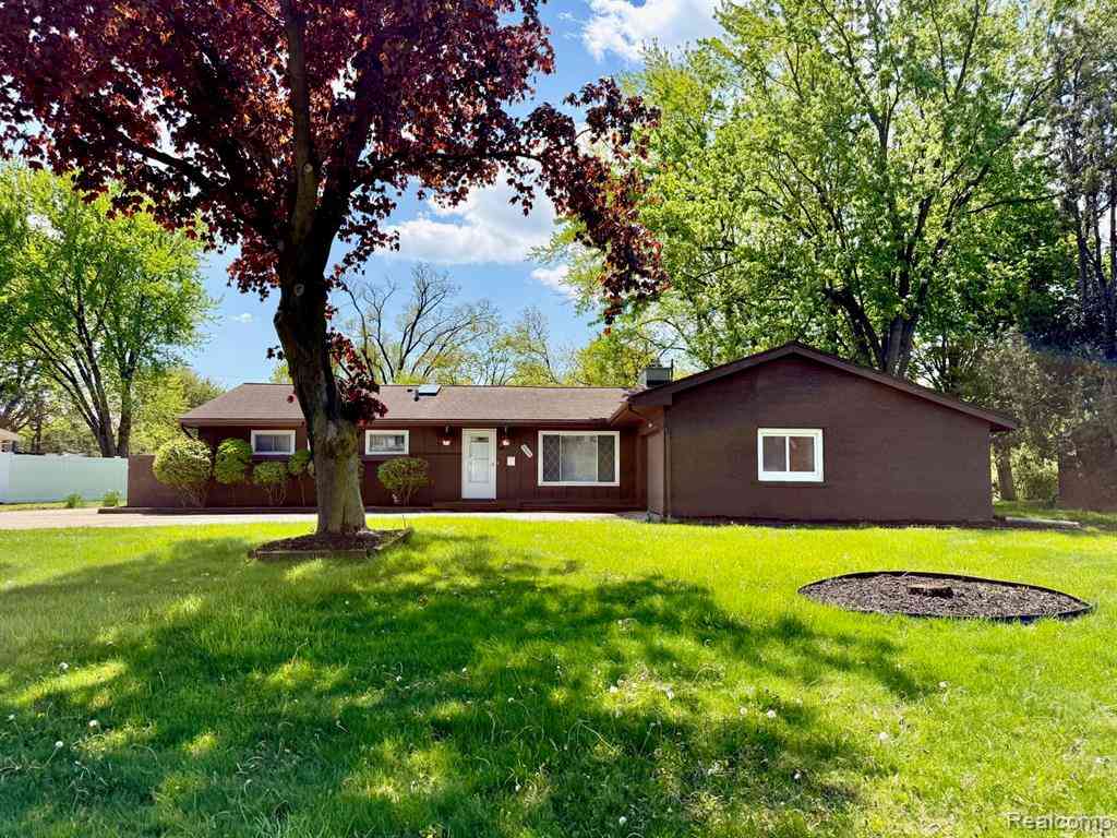 Homes For Sale - 30840 Rock Creek Drive <br/> Southfield, MI 48076