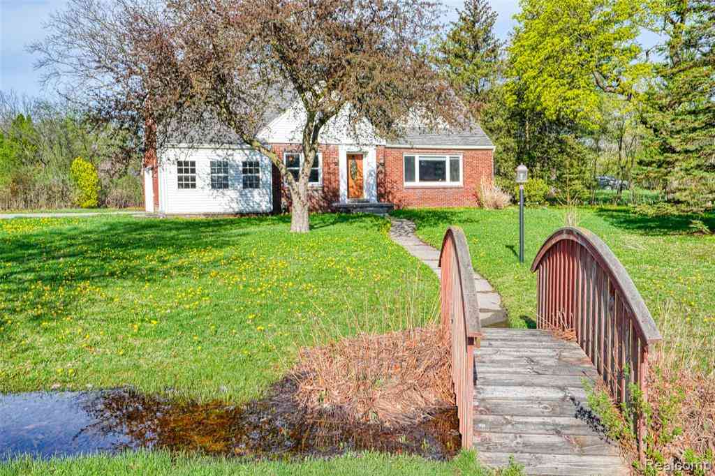 Homes For Sale - 19150 Rainbow Drive <br/> Lathrup Village, MI 48076