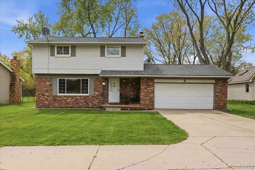 Homes For Sale - 2735 N Williams Lake Road <br/> Oakland County, Waterford, MI 48329