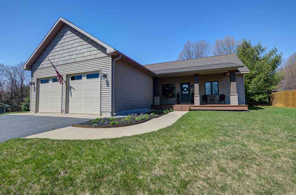 Homes For Sale - 662 Becca Lane <br/> Traverse City, MI 49685