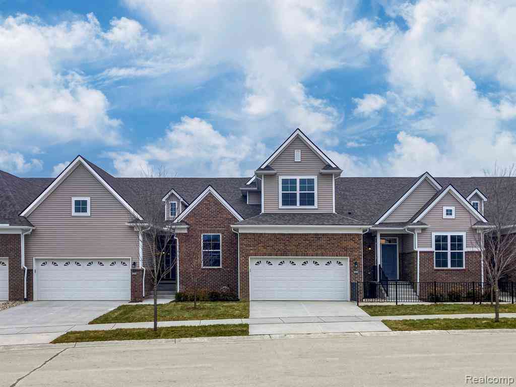 Condo For Sale - 2246 Chase Drive  #118<br/> Howell, MI 48855