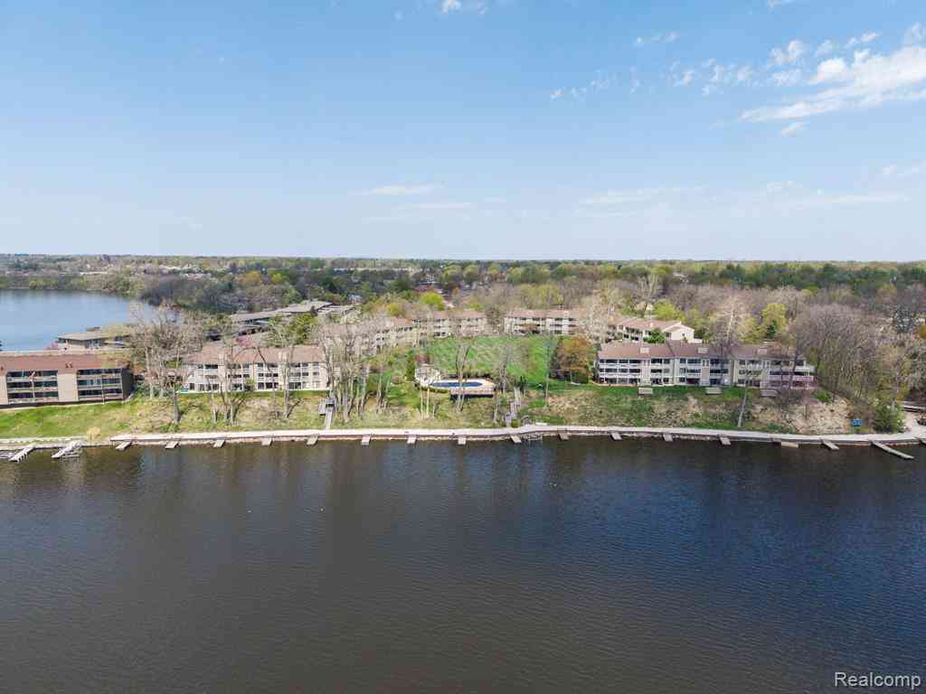 Condo For Sale - 1680 Cliffs Landing  #302E<br/> Ypsilanti, MI 48198