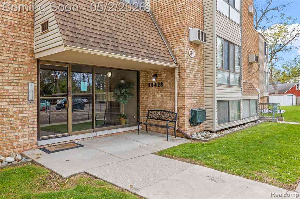 Condo For Sale - 28428 W 8 Mile Road   #C7<br/> Farmington Hills, MI 48336