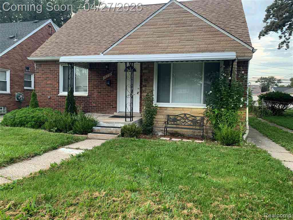 Homes For Sale - 16735 Lincoln Avenue <br/> Eastpointe, MI 48021