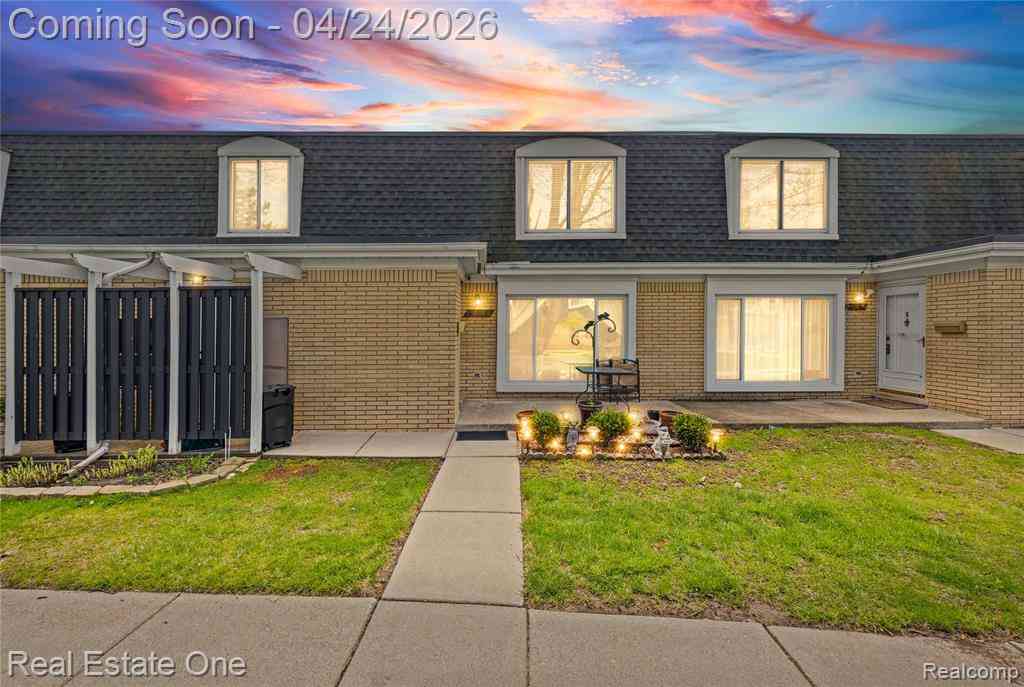 Condo For Sale - 29888 City Center Drive  #4<br/> Warren, MI 48093