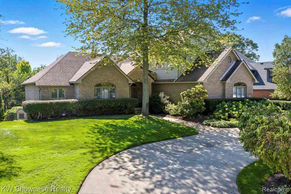 Homes For Sale - 1539 Wandrei Court <br/> Commerce Twp, MI 48382