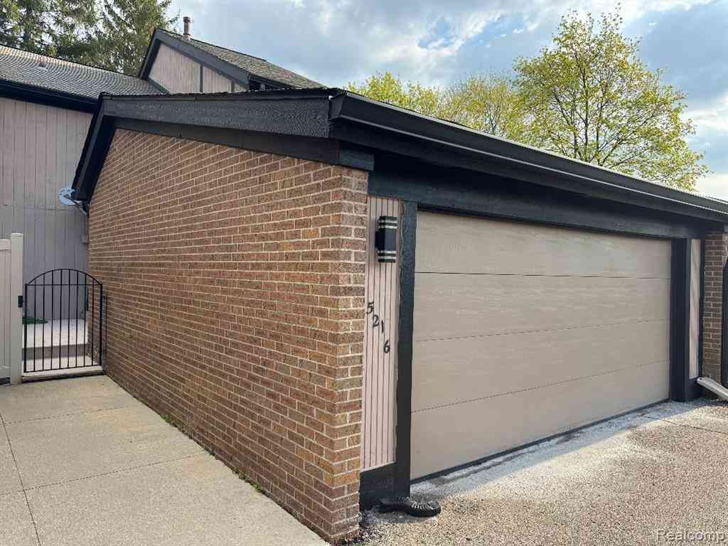 Condo For Sale - 5216 Brett Court <br/> West Bloomfield, MI 48322
