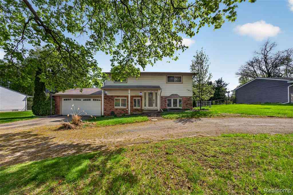 Homes For Sale - 2260 Shankin Drive <br/> Walled Lake, MI 48390