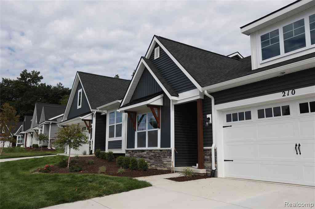 Condo For Sale - 210 Canyon Creek Court  #2<br/> Howell, MI 48843