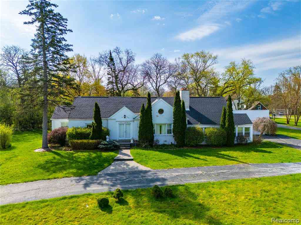 Homes For Sale - 27881 Rackham Drive <br/> Lathrup Village, MI 48076