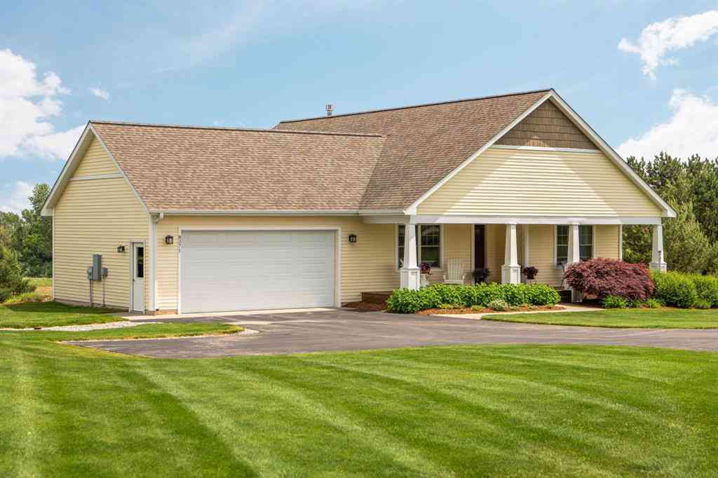 Homes For Sale - 8371 E Boca Vista Trail <br/> Traverse City, MI 49684