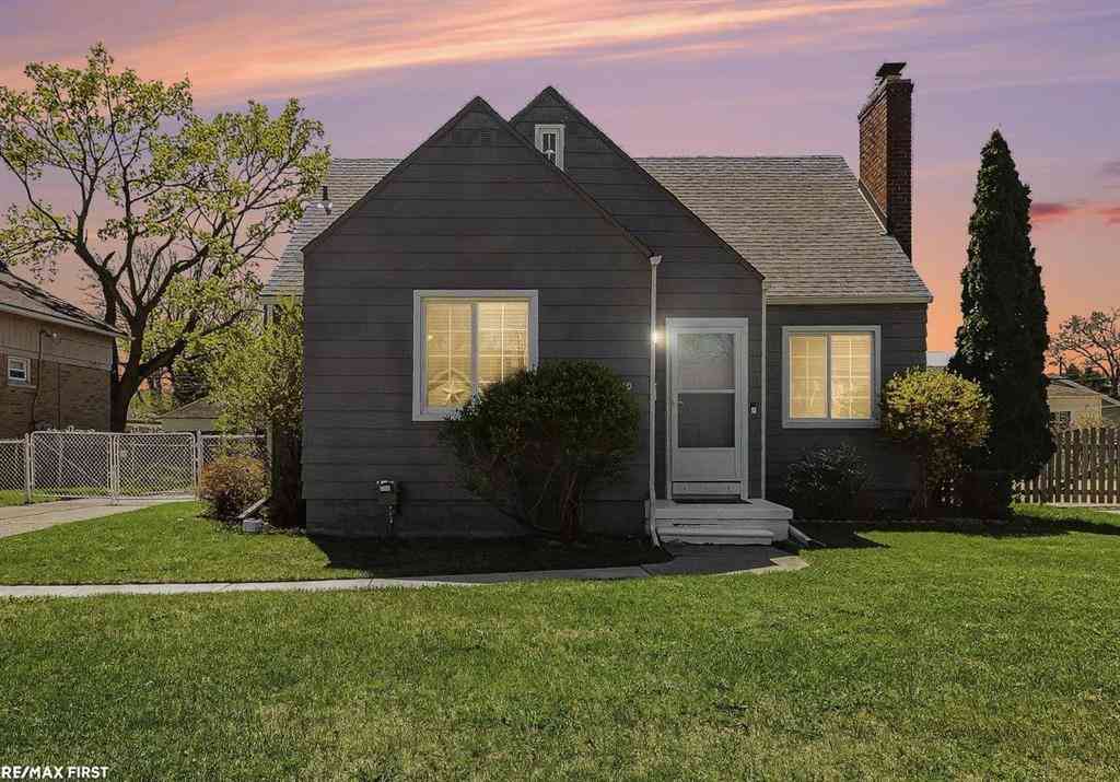 Homes For Sale - 21910 Stephens Road <br/> Saint Clair Shores, MI 48080