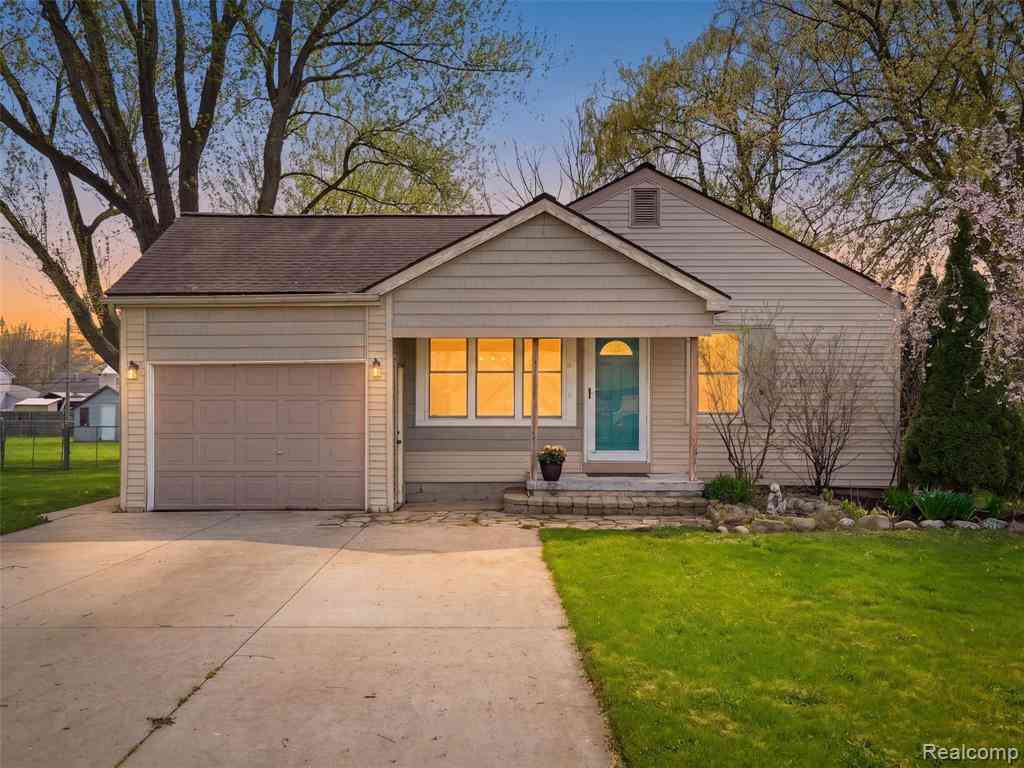 Homes For Sale - 23564 Donaldson Street <br/> Clinton Township, MI 48035