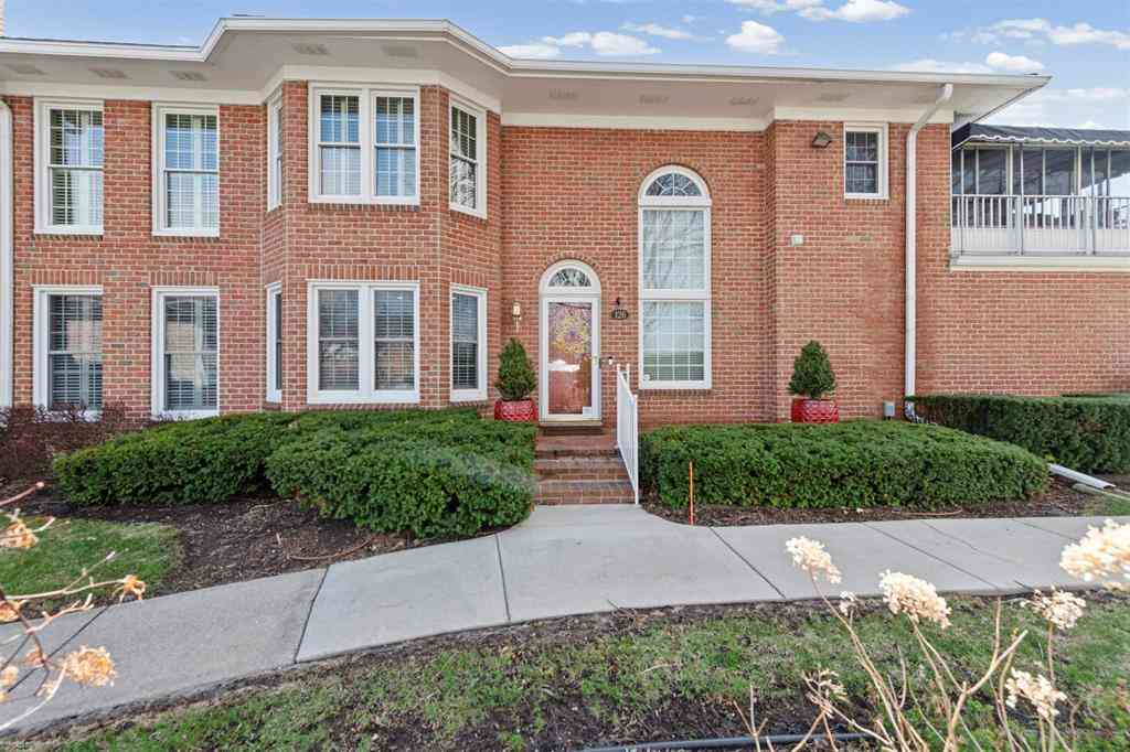Homes For Sale - 126 Windwood Pointe Street <br/> Saint Clair Shores, MI 48080