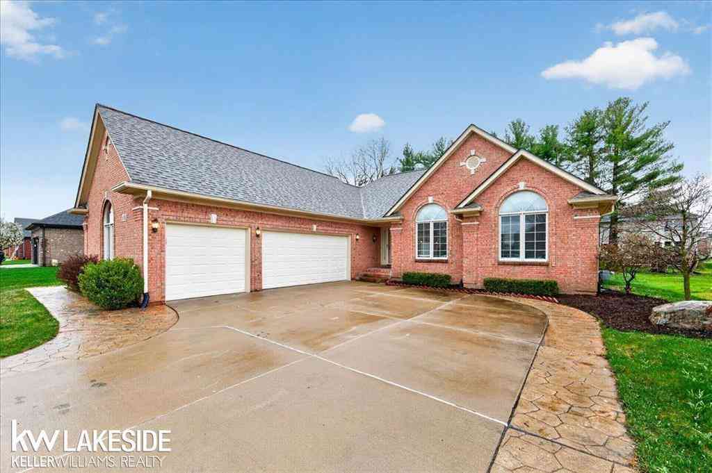 Homes For Sale - 16152 Kingsway Drive <br/> Macomb, MI 48044