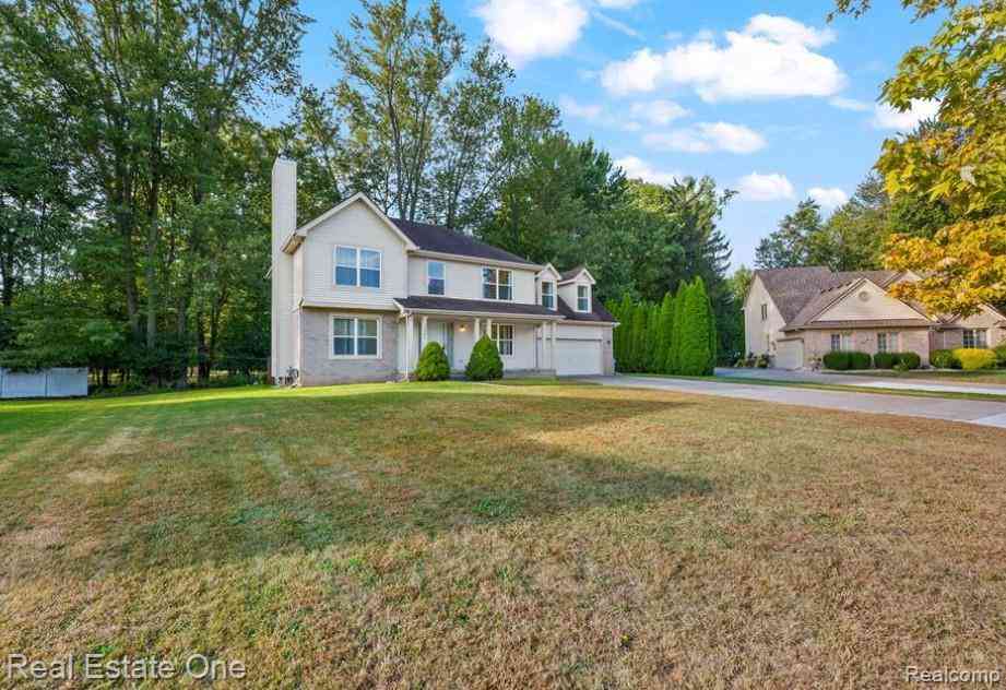 Homes For Sale - 30947 Kenwood Court <br/> Livonia, MI 48152