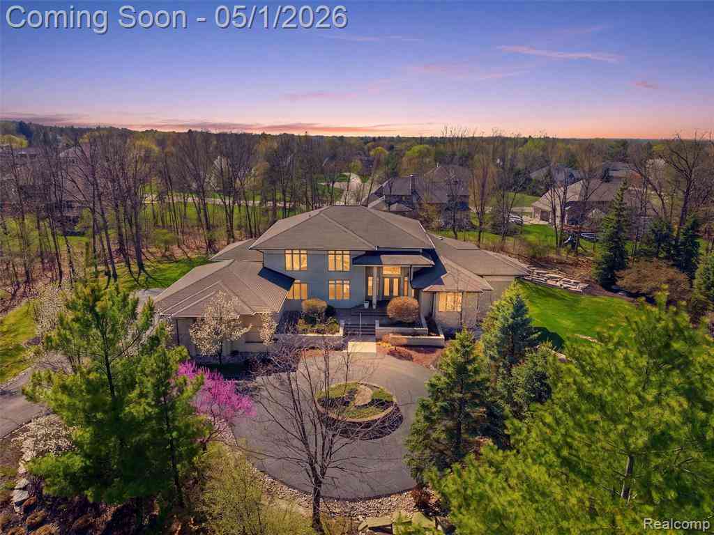 Homes For Sale - 8390 Warwick Groves Court <br/> Grand Blanc, MI 48439