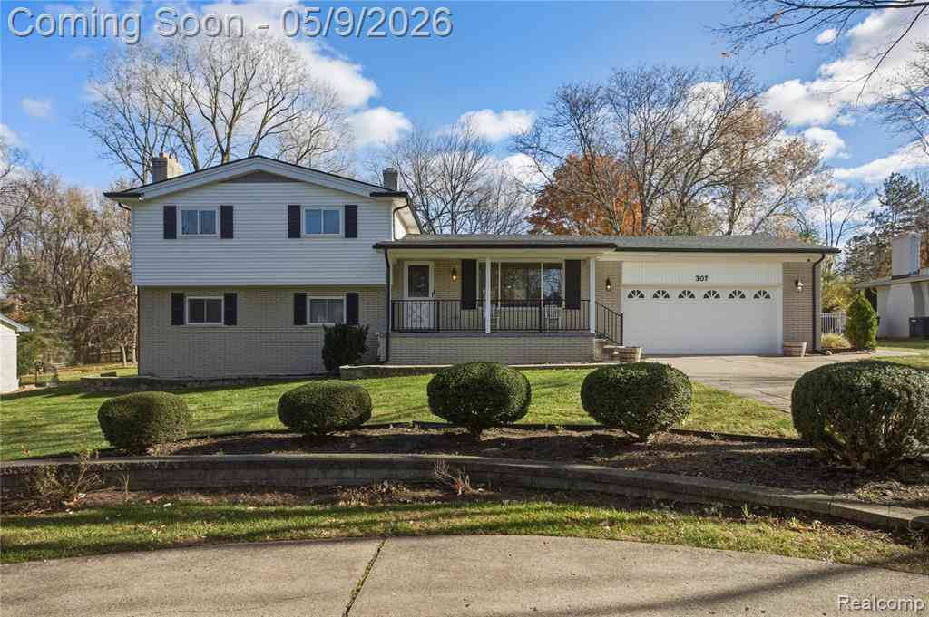 Homes For Sale - 307 Old Perch Road <br/> Rochester, MI 48309